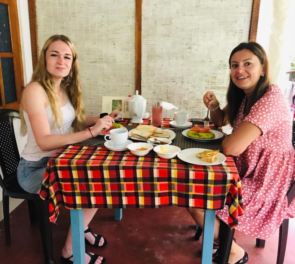 Nethmi Homestay & Restaurant Tangalle Bagian luar foto