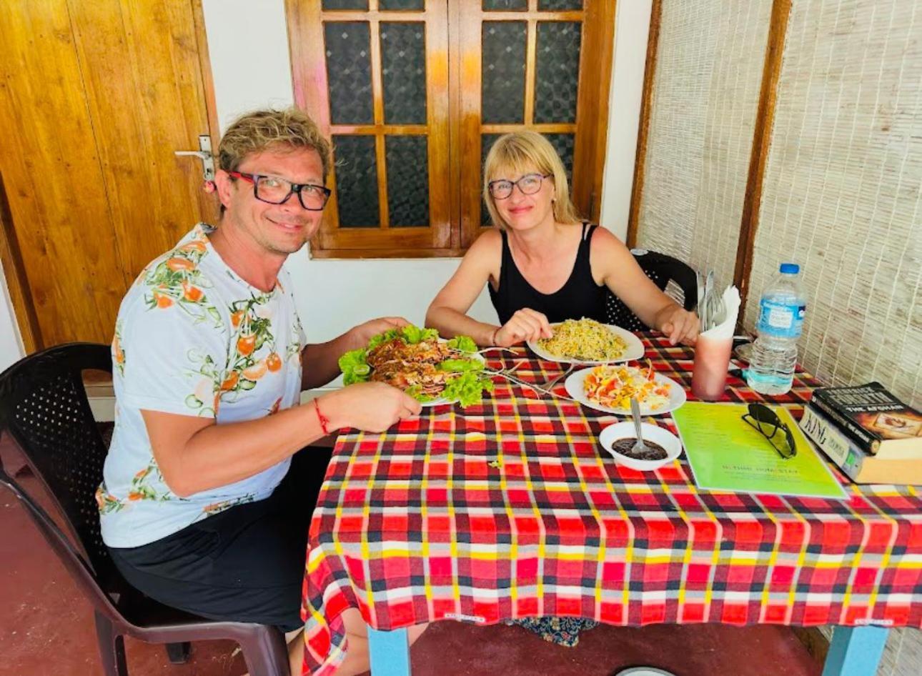 Nethmi Homestay & Restaurant Tangalle Bagian luar foto