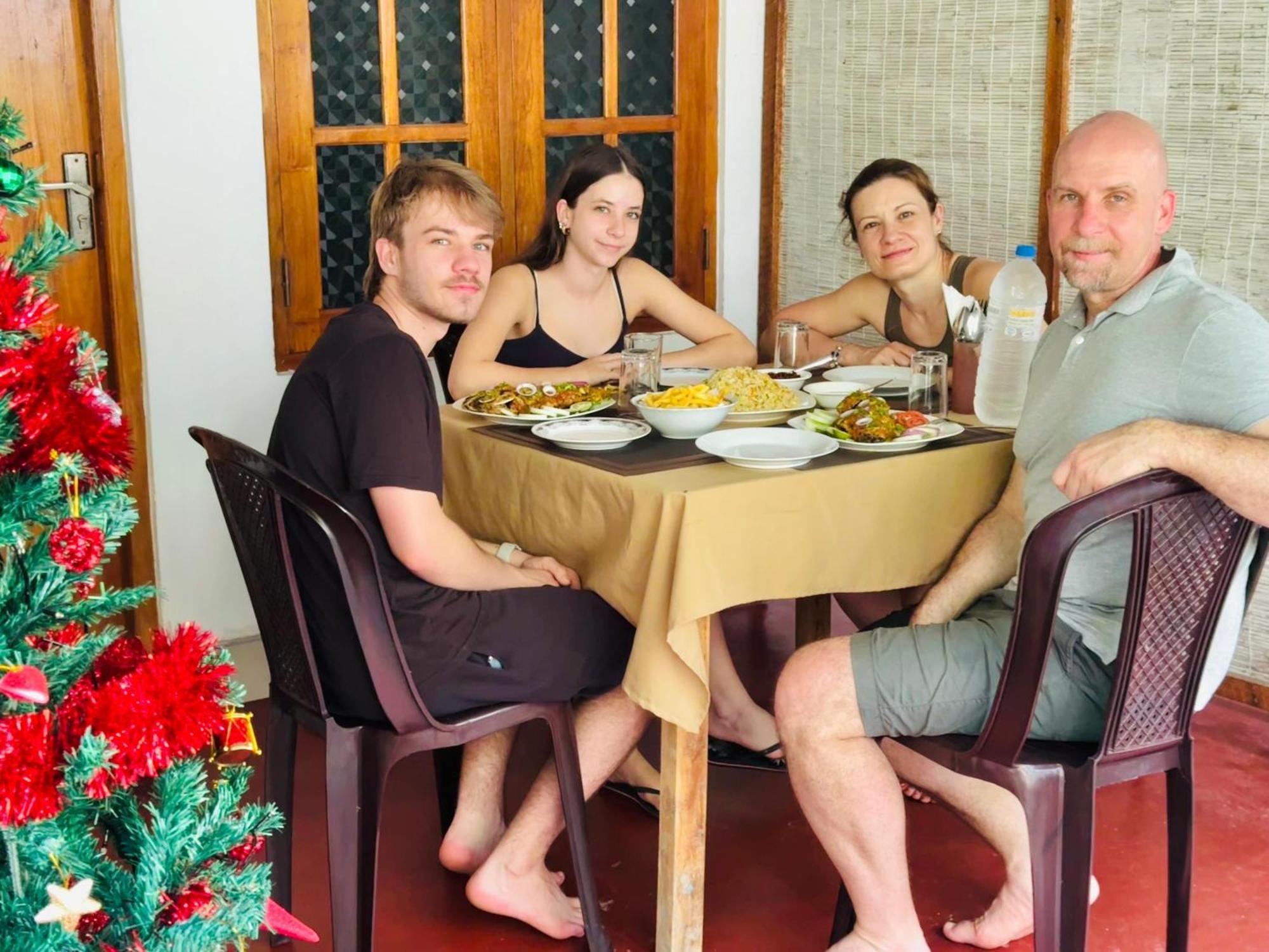 Nethmi Homestay & Restaurant Tangalle Bagian luar foto