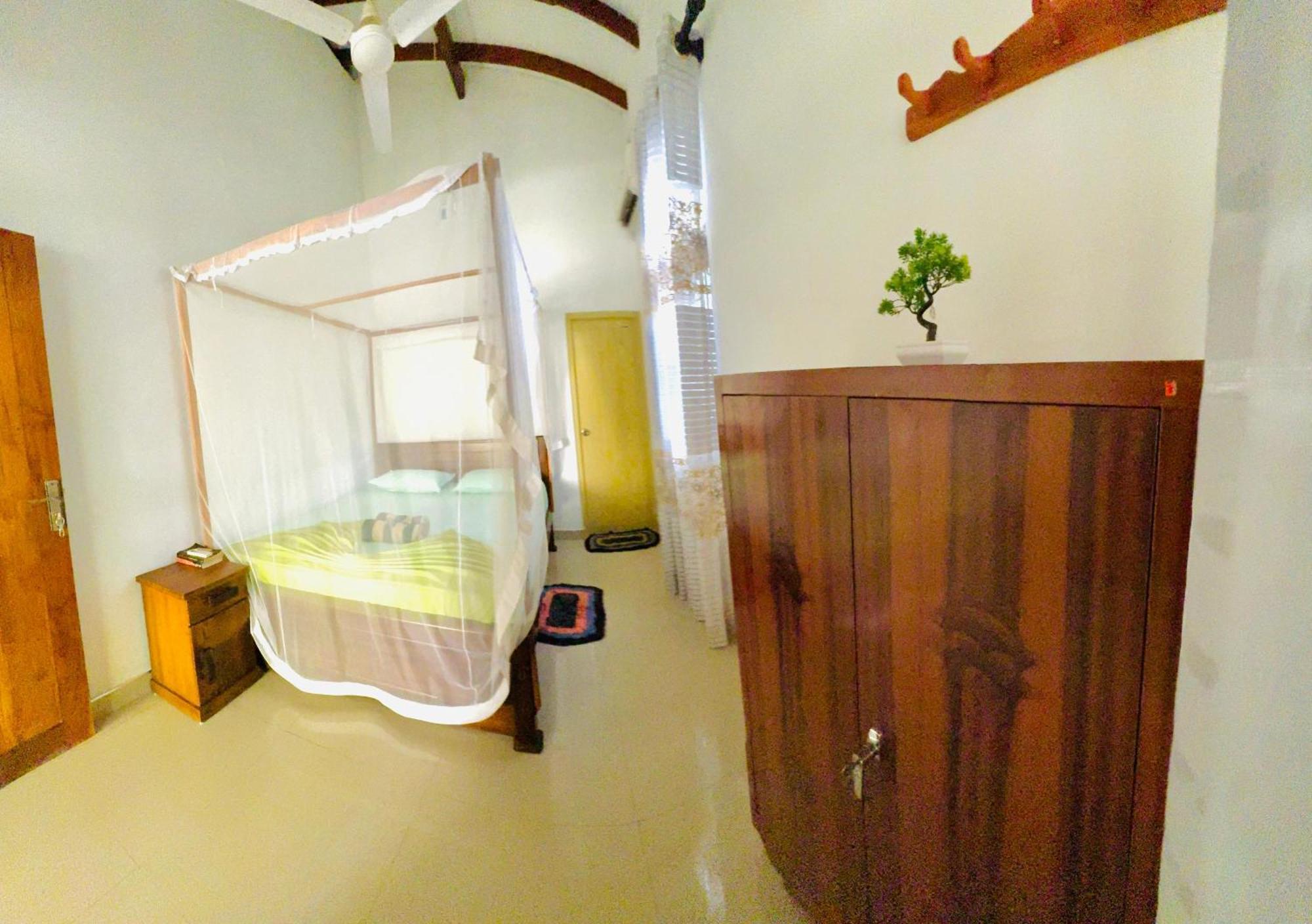 Nethmi Homestay & Restaurant Tangalle Bagian luar foto