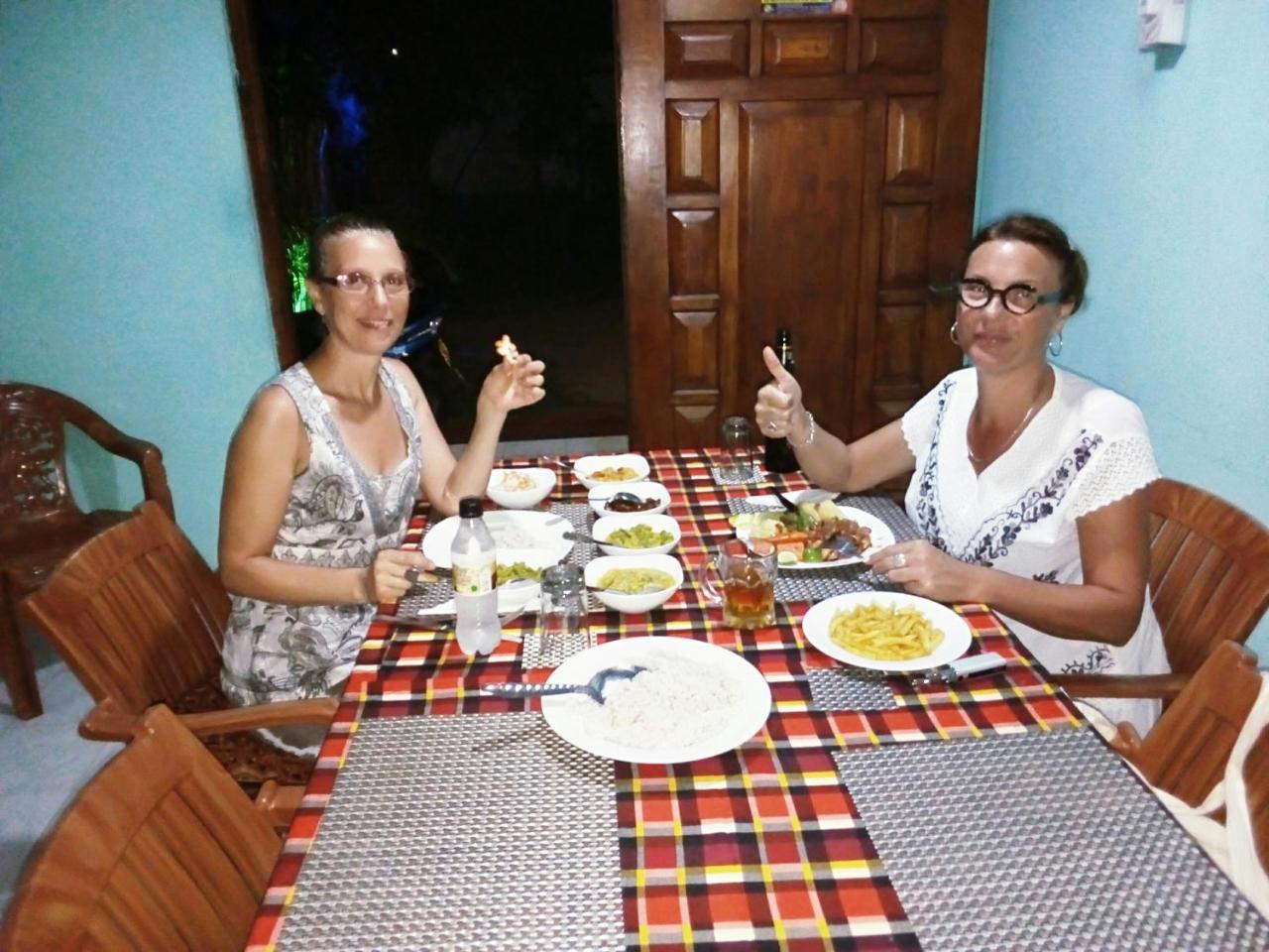 Nethmi Homestay & Restaurant Tangalle Bagian luar foto