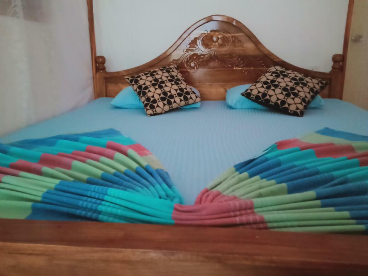 Nethmi Homestay & Restaurant Tangalle Bagian luar foto