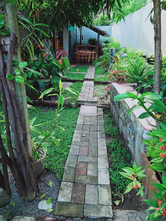 Nethmi Homestay & Restaurant Tangalle Bagian luar foto